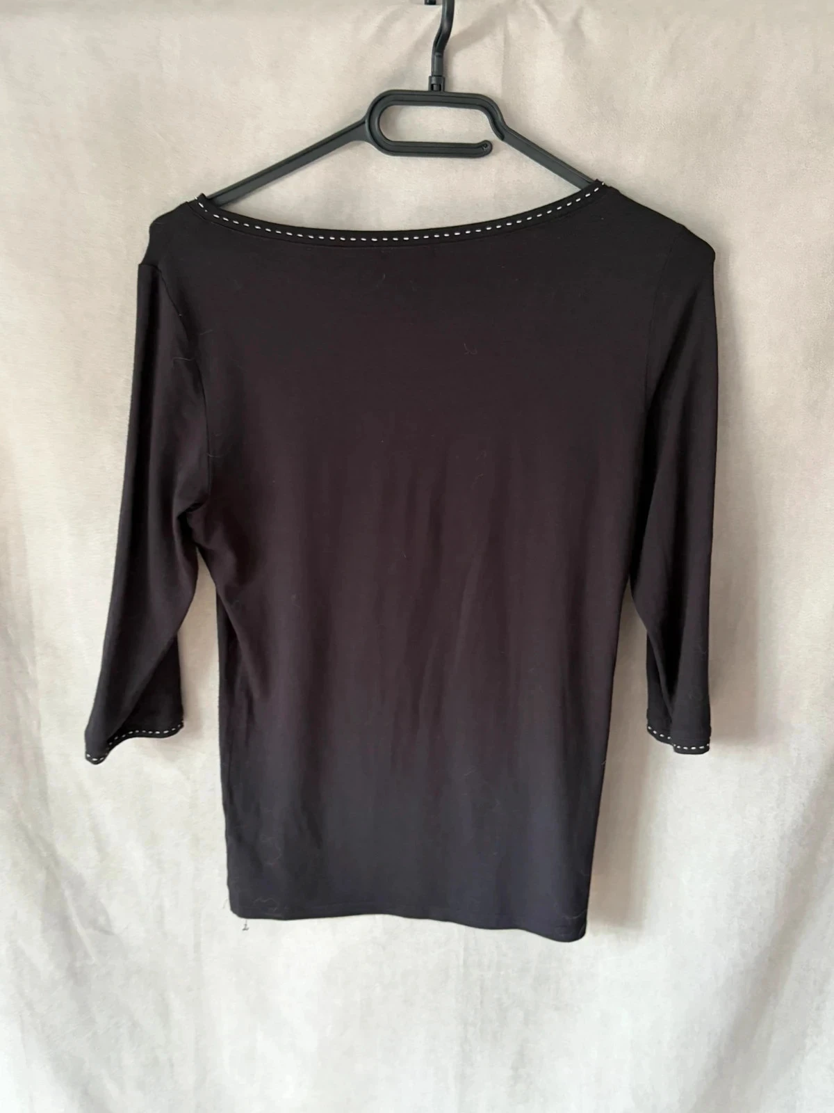 Camiseta negra de manga 3/4 – photo 3